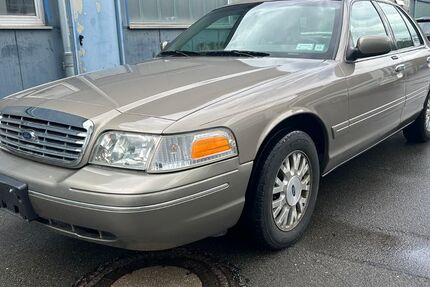 Ford Crown 165.000 km 12.900 &euro; Wentorf 21465