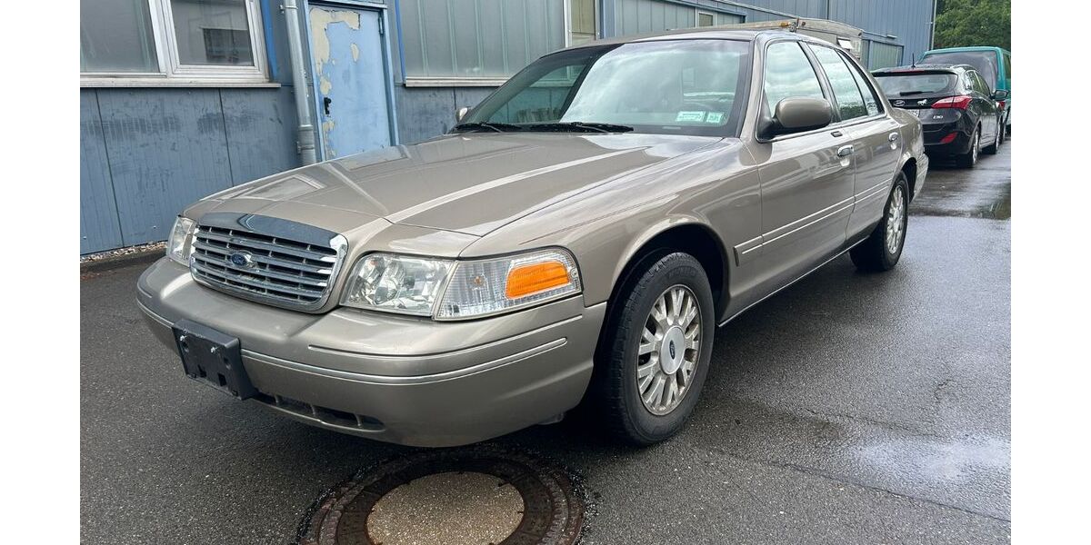 Ford Crown 165.000 km 12.900 &euro; Wentorf 21465
