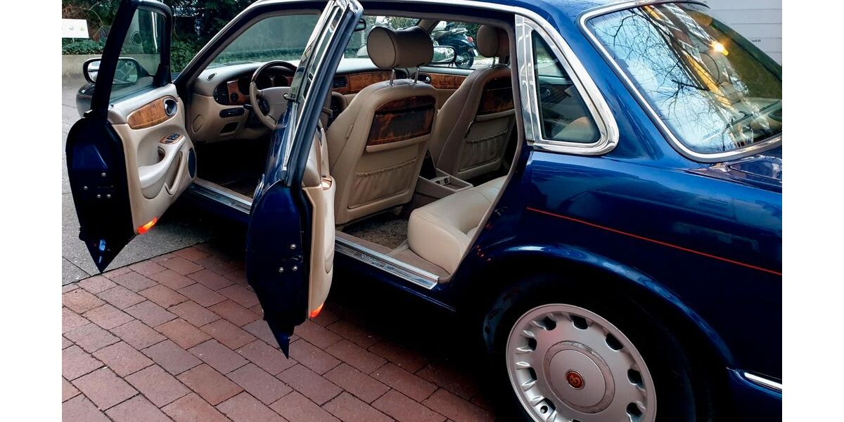 Jaguar Daimler 159.680 km 23.950 &euro; Hamburg 22085