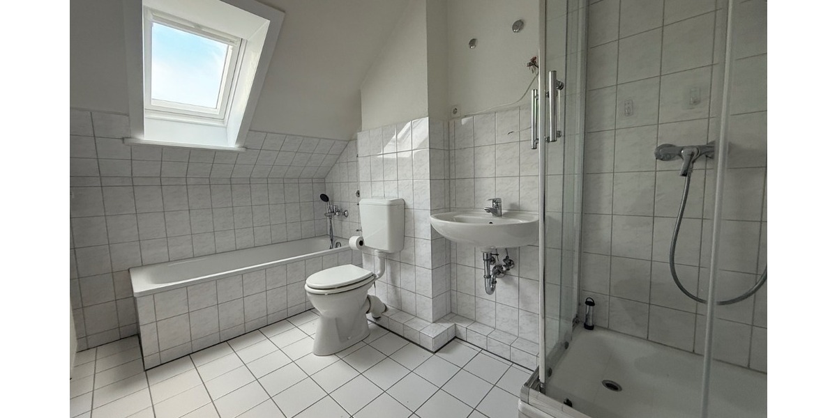 Ca. 150 m² Wohn-Nutzfläche - Keine Käuferprovision - Dachgeschoßwohnung Halstenbek | Angebot:24615958