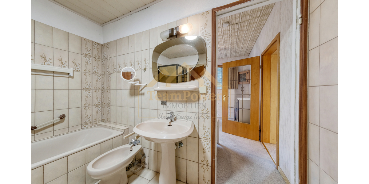 Rarität in Bestlage: Historischer Charme mit 2 Wohneinheiten, Wintergarten und sonnigem Grundstück - Zweifamilienhaus Hamburg Wandsbek | Angebot:25365900