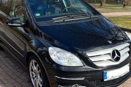 Mercedes-Benz B 200 189.018 km 4.499 &euro; Kaltenkirchen 24568