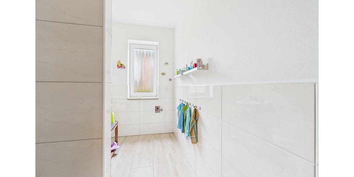 Etagenwohnung Lasbek - 6 Zimmer, 160 m&sup2;, 2.400&euro; | Angebot:25963322