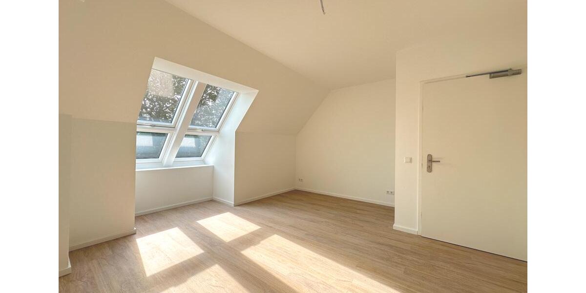 Dachgeschoßwohnung Stapelfeld - 5 Zimmer, 120 m&sup2;, 2.158&euro; | Angebot:25868125