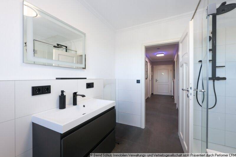 Etagenwohnung Hamburg Schnelsen - 3 Zimmer, 118 m&sup2;, 1.700&euro; | Angebot:25706065