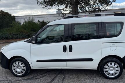 Opel Combo 83.438 km 5.999 &euro; Barsbüttel 22885