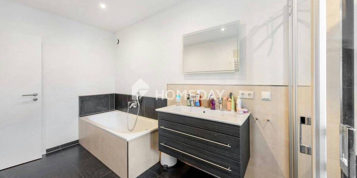 Doppelhaushälfte Hamburg Schnelsen - 7 Zimmer, 215 m&sup2;, 1.650.000&euro; | Angebot:26027517