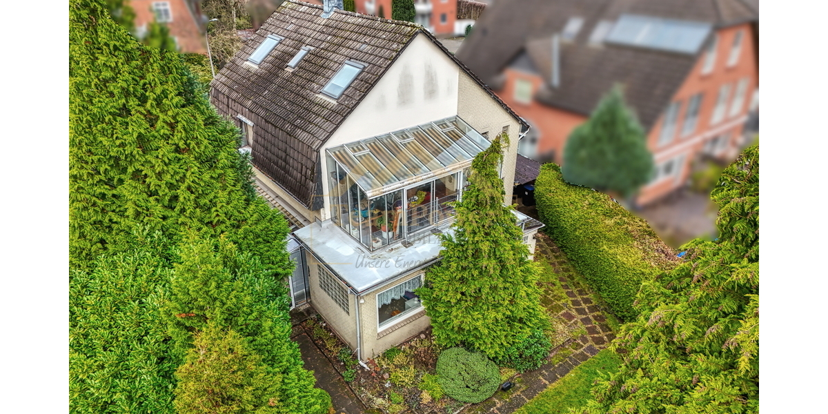 Rarität in Bestlage: Historischer Charme mit 2 Wohneinheiten, Wintergarten und sonnigem Grundstück - Zweifamilienhaus Hamburg Wandsbek | Angebot:25365900