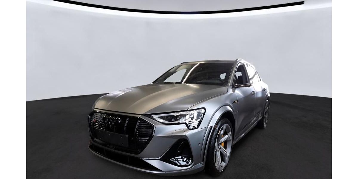 Audi e-tron 12.639 km 46.990 &euro; Hamburg 22047