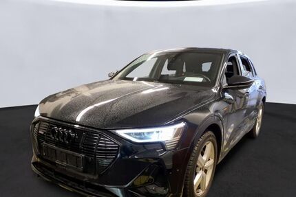 Audi e-tron 54.347 km 36.990 &euro; Hamburg 22047