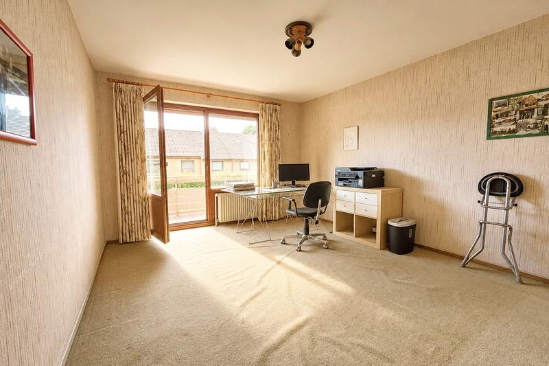 Familienhaus mit über 170 qm außergewöhnlichem Raumangebot und großem Gestaltungspotenzial - inkl. Garage ! - Reihenendhaus Ellerau | Angebot:27055171