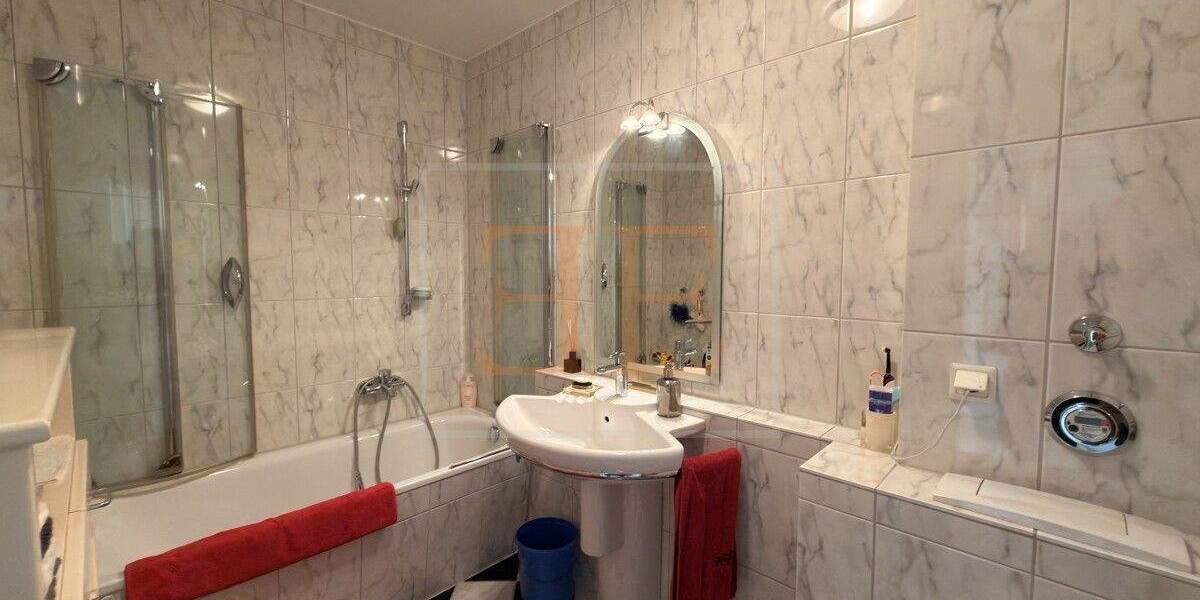 Lichtdurchflutete 2.-Zimmer Wohnung mit großem Balkon und Tiefgaragenstellplatz - Etagenwohnung Hamburg / Lurup Lurup | Angebot:25790655