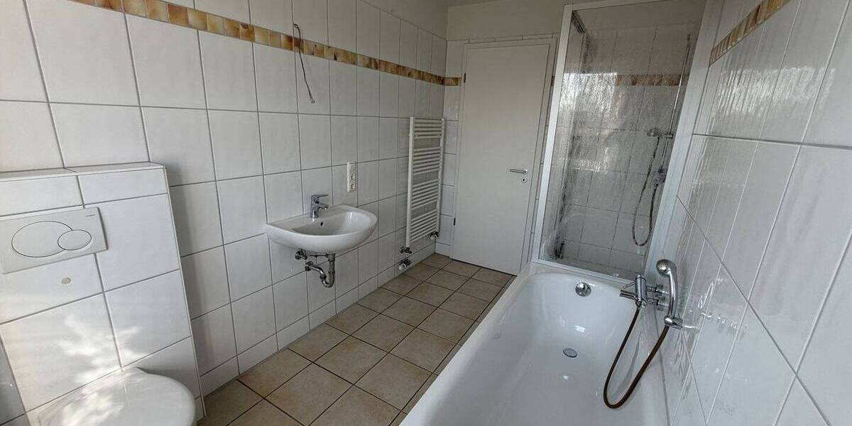 Etagenwohnung Uetersen - 3 Zimmer, 97 m&sup2;, 1.200&euro; | Angebot:25995752