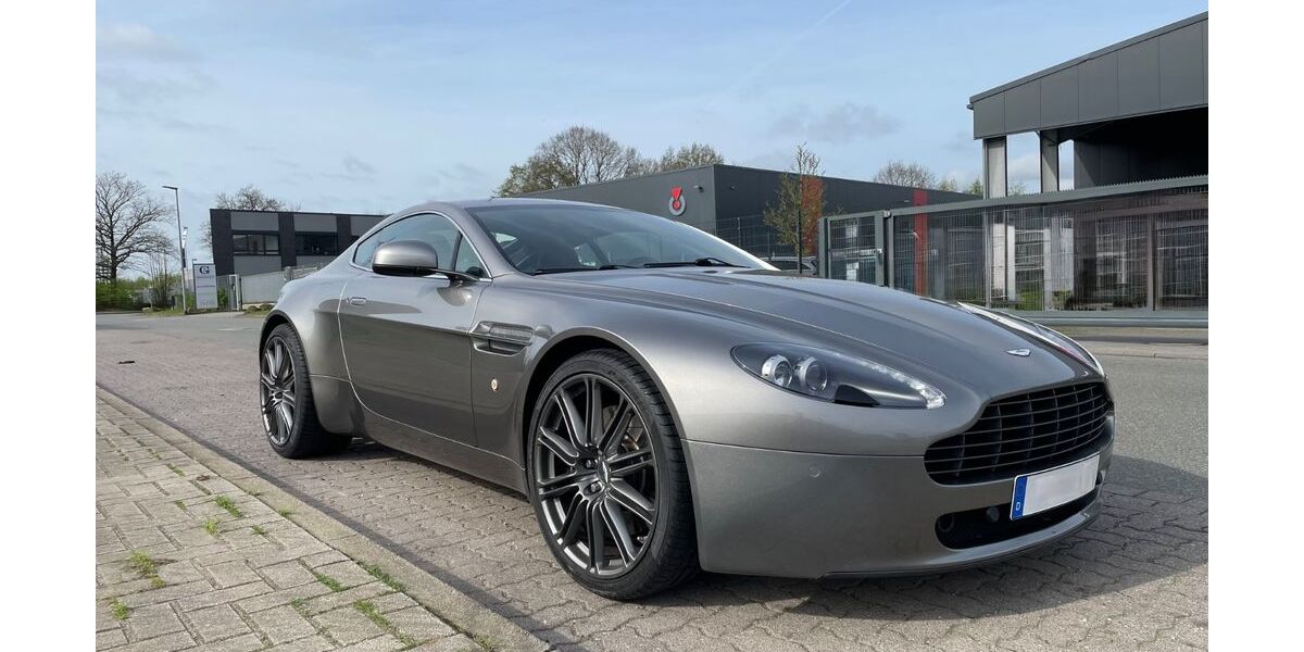 Aston Martin V8 Vantage 74.199 km 64.900 &euro; Hamburg 22143