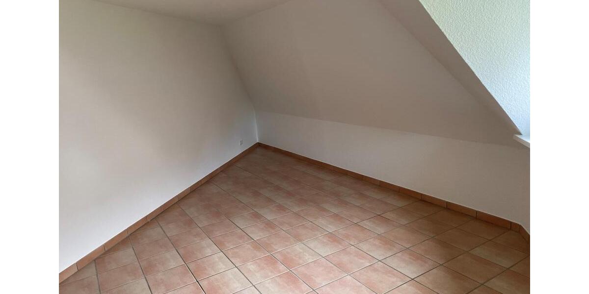 Dachgeschoßwohnung Quickborn - 3 Zimmer, 116 m&sup2;, 1.200&euro; | Angebot:24611415