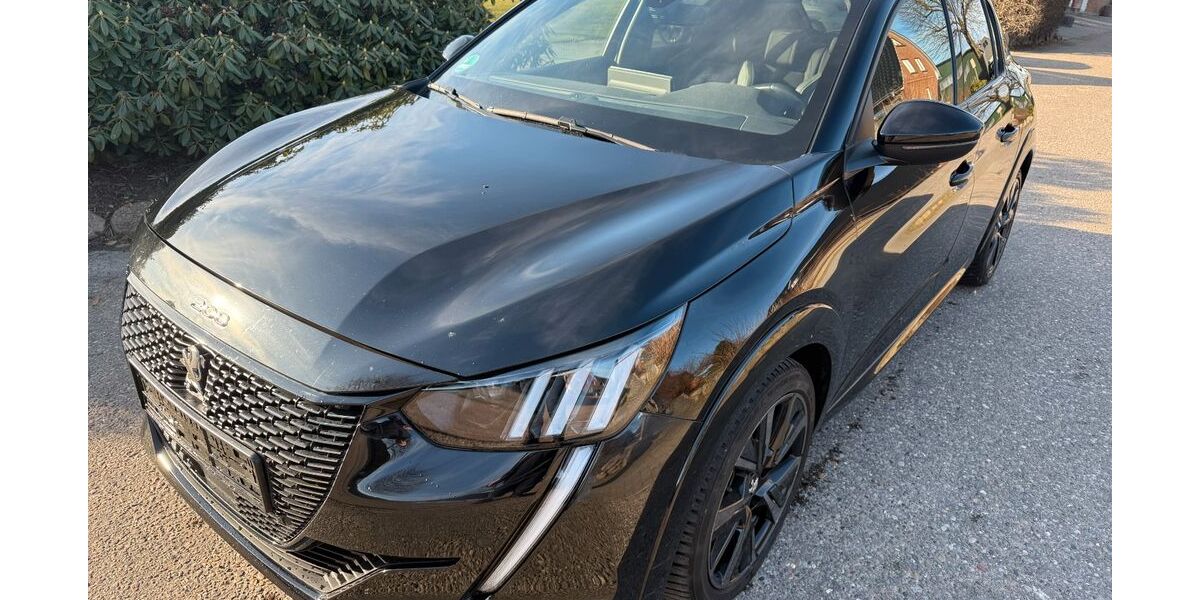 Peugeot 208 32.000 km 12.900 &euro; Braak 22145