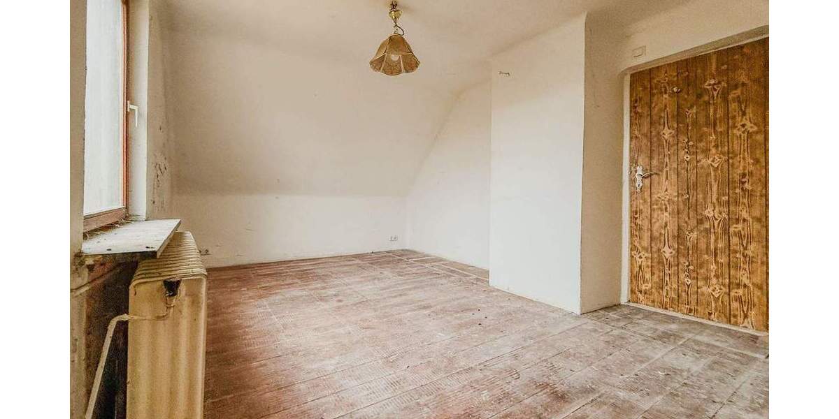 Doppelhaushälfte Hamburg Langenhorn - 3 Zimmer, 127 m&sup2;, 125.000&euro; | Angebot:25679203