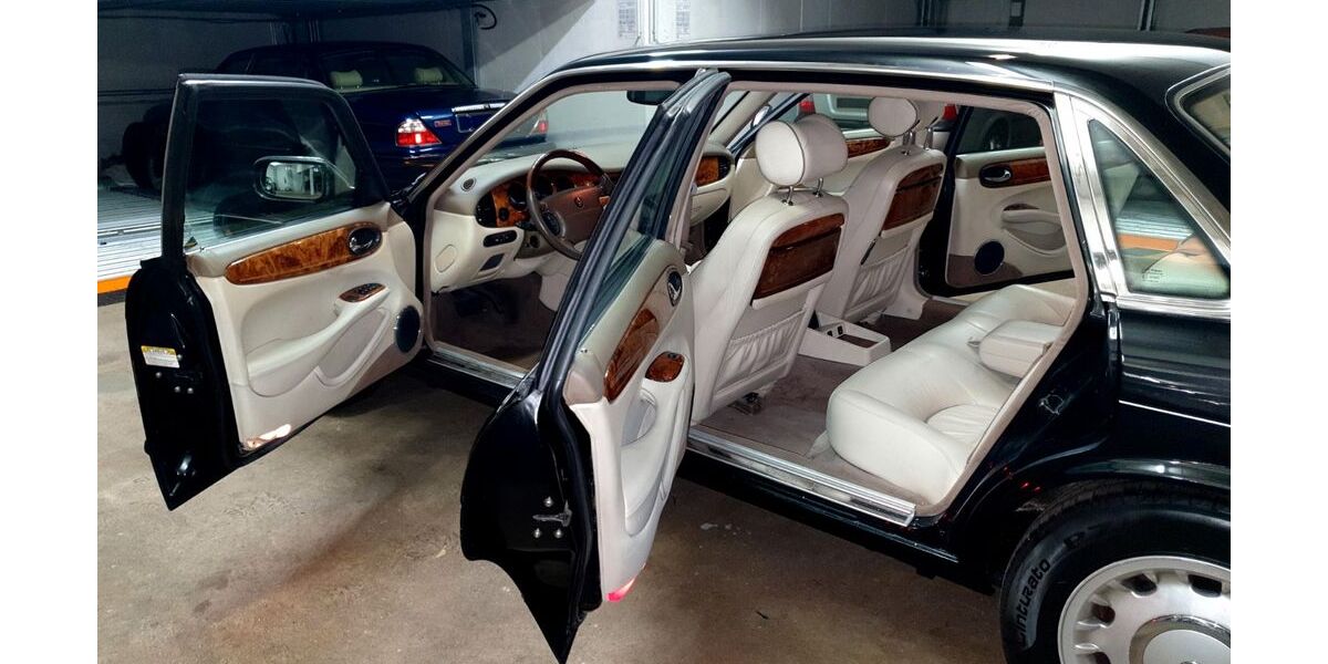 Jaguar Daimler 164.940 km 16.990 &euro; Hamburg 22085
