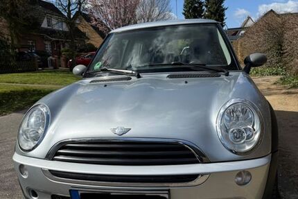 Mini ONE 104.567 km 3.990 &euro; Hamburg 22043