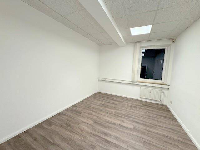Gewerbeobjekt Ahrensburg - 6 Zimmer, 172 m&sup2;, 1.640&euro; | Angebot:25696643