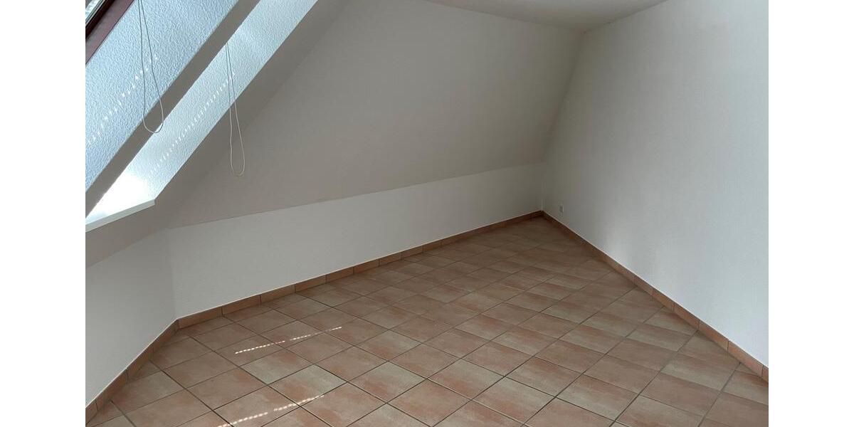 Dachgeschoßwohnung Quickborn - 3 Zimmer, 116 m&sup2;, 1.200&euro; | Angebot:24611415